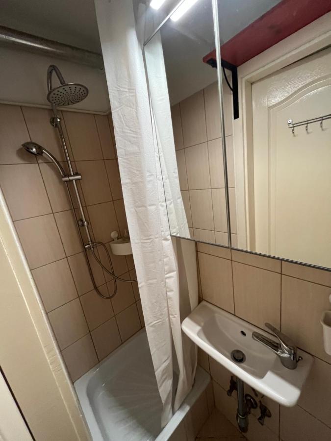 Tiny Private Apartment In Central Buda. Βουδαπέστη Εξωτερικό φωτογραφία